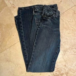 Gap Curvy Low Rise Blue Jeans in Excellent Condition Size 0 or Extra Small